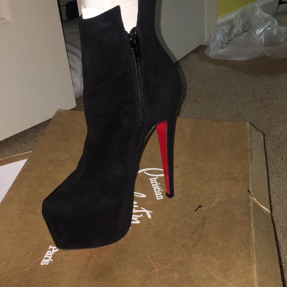 Bianca Booty
$ 1,195.00 ( as on website) - Picture 3 of 6